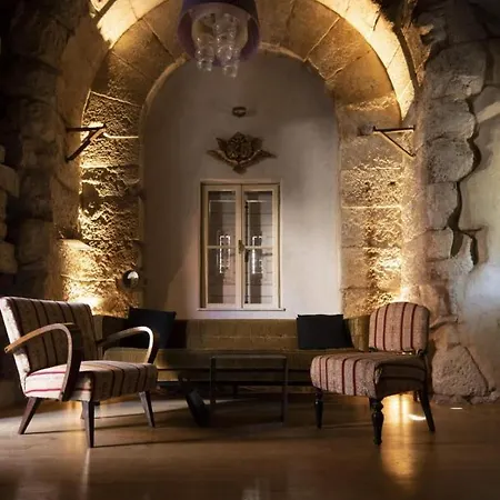 La Divine- Captured By History Inside Palace Loft Daire Split