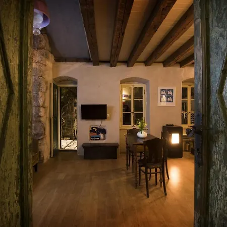 La Divine- Captured By History Inside Palace Loft アパート スプリト