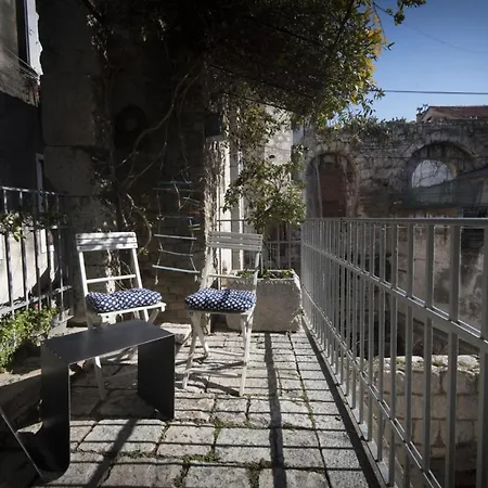 La Divine- Captured By History Inside Palace Loft Appartement