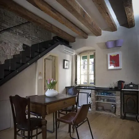 La Divine- Captured By History Inside Palace Loft Appartement